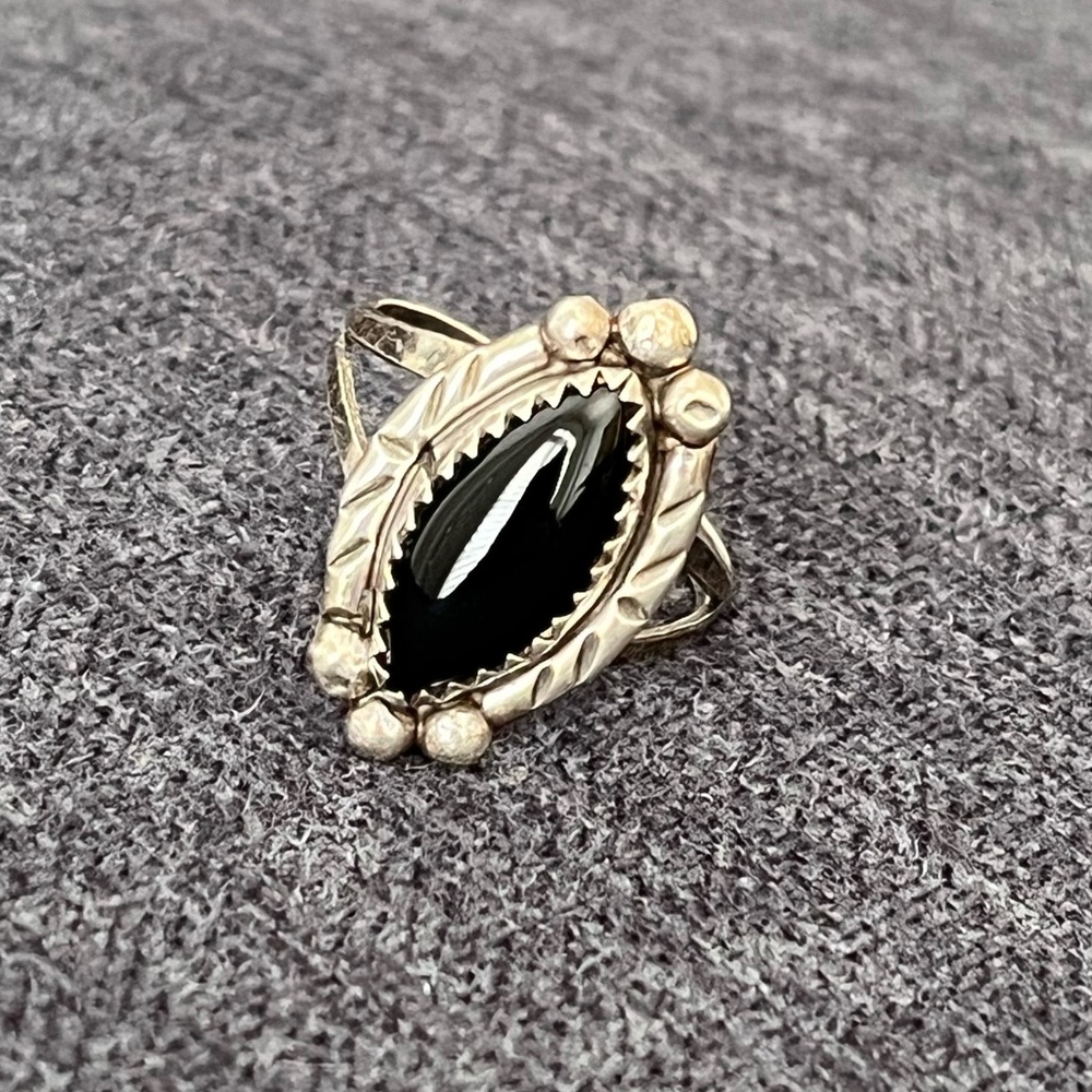 Vintage Black Stone and Silver Women's Ring Size 7
